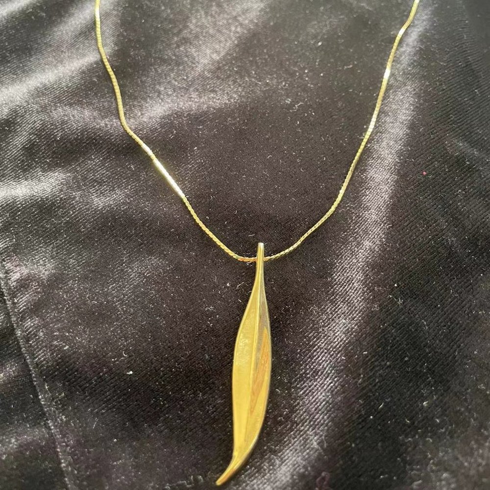 vintage monet gold tone leaf necklace